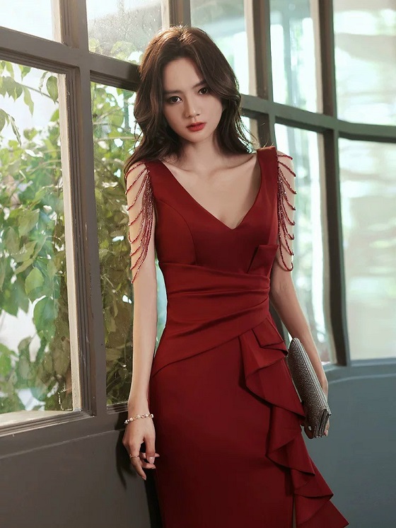 Đầm dạ hội đỏ thiết kế tuyệt đẹp kết hạt đá cao cấp 2022 - HN1137